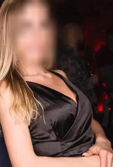 Bettina, 35