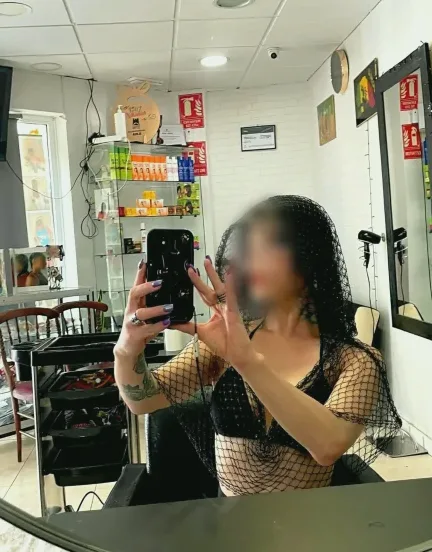 Julia, 33