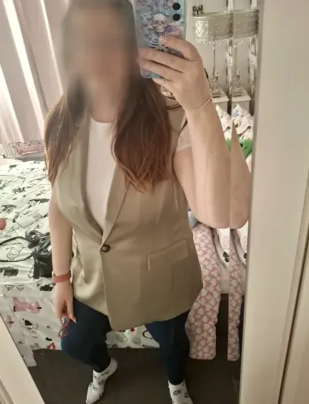 Lara, 38