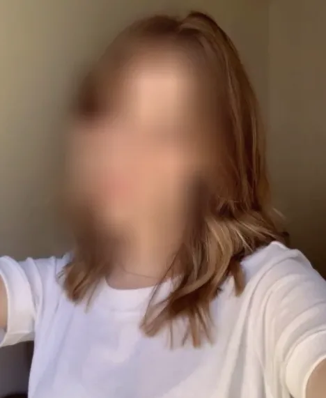 Lilly, 28