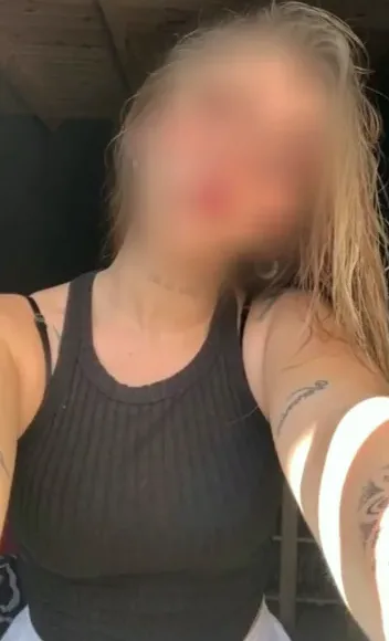 Manuela, 32