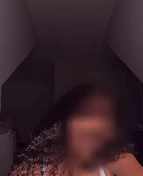 Melanie, 20