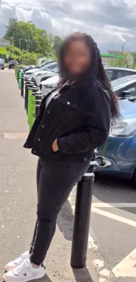 Mirela, 33