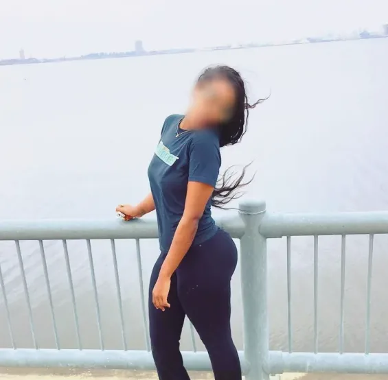 Mirela, 35