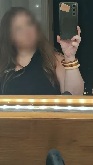 Miriam, 19