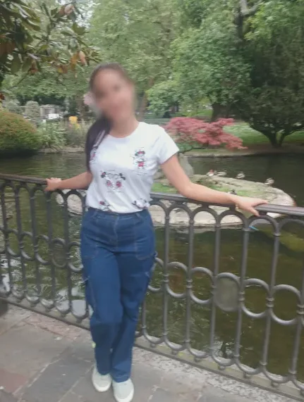 Nina, 22