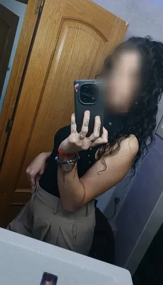 Nina, 34