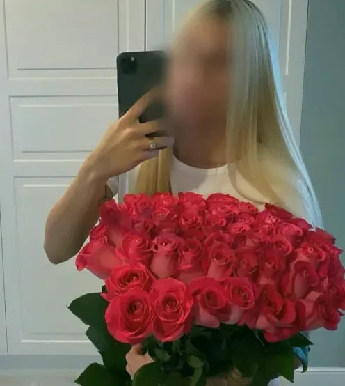 Sabrina, 35