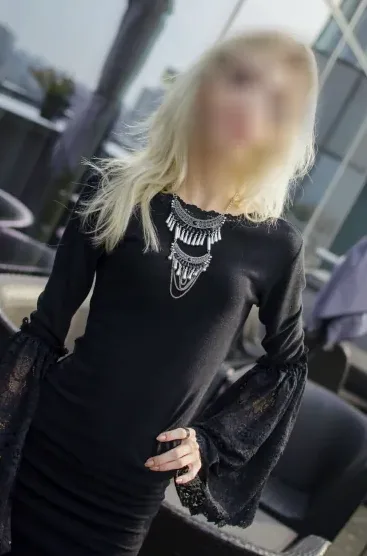 Vanessa, 25